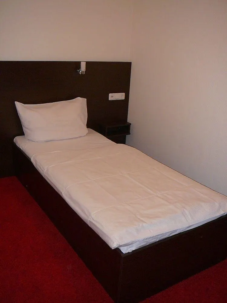 Aaa Budget Hotel Colonia