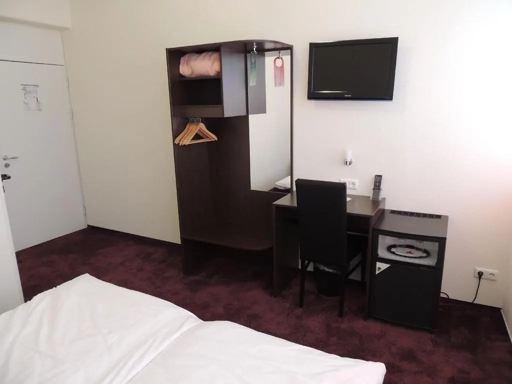 Aaa Budget Hotel Colonia