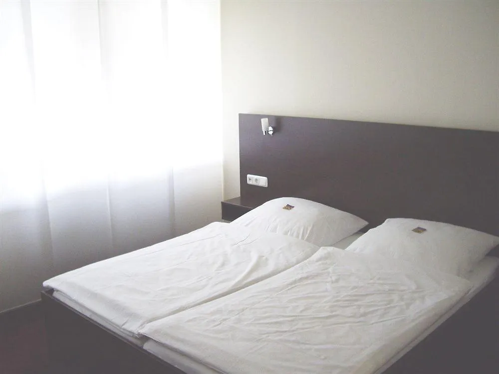 Aaa Budget Hotel Cologne 3*,